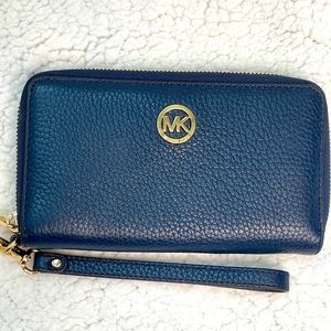 Michale Kors- wristlet navy blue